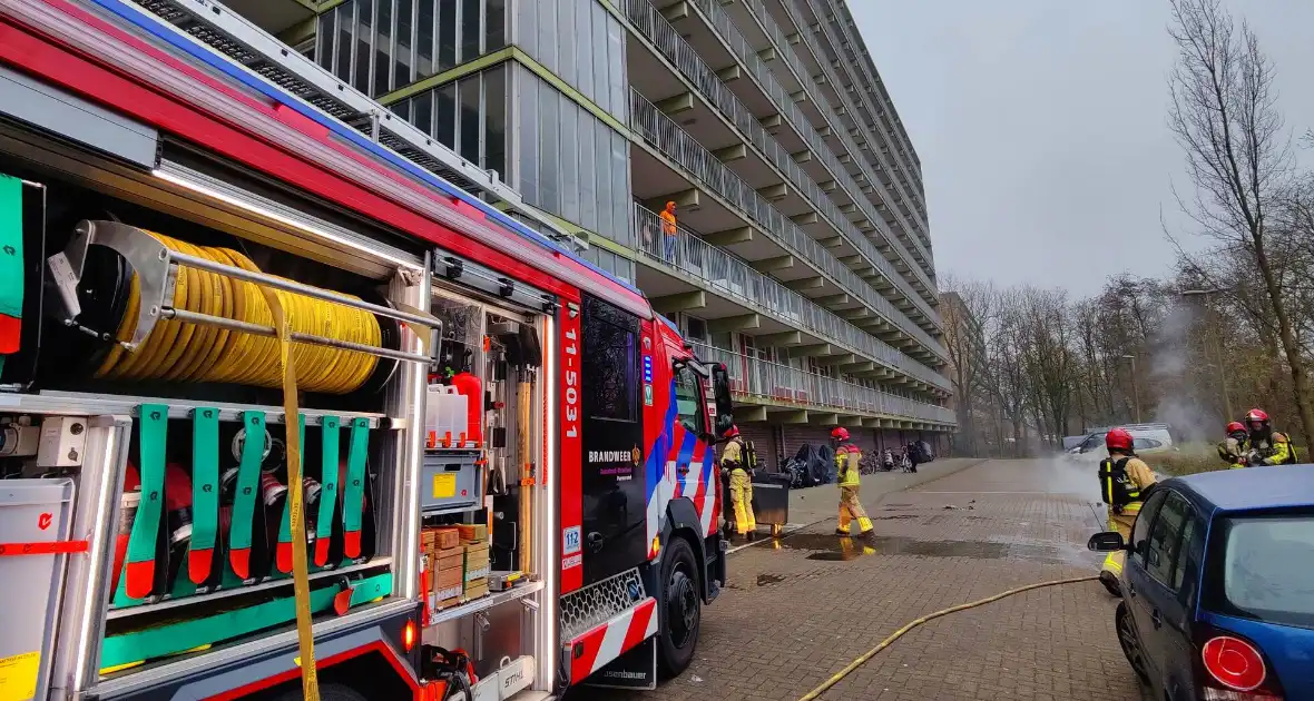 Brand in container in container ruimte van flatgebouw - Foto 3