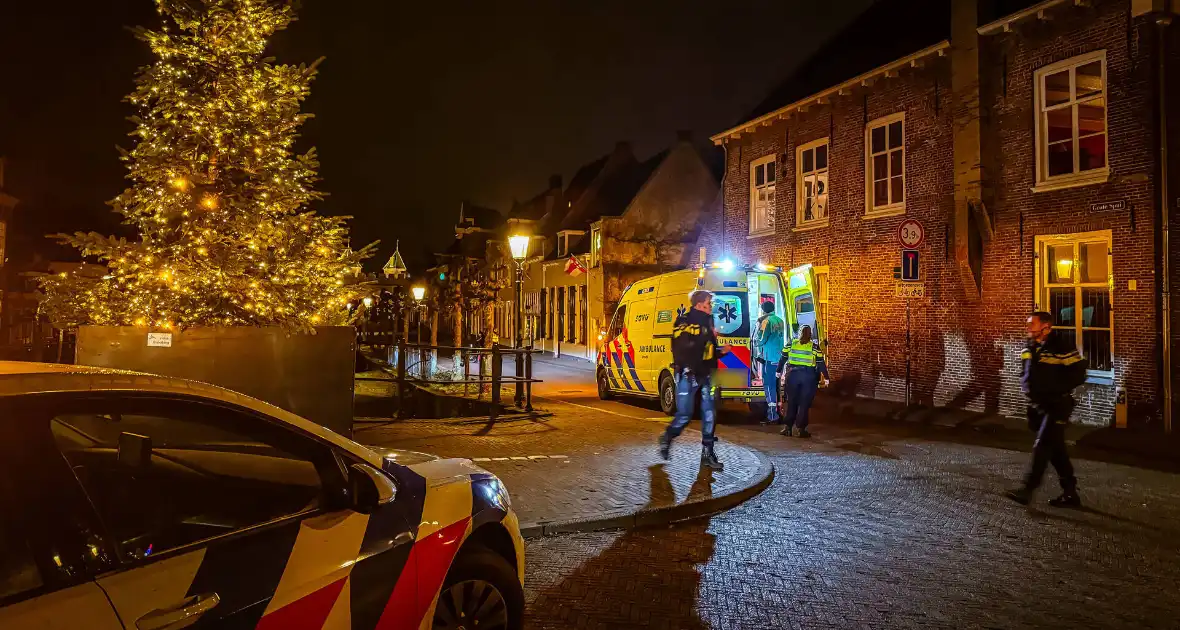 Persoon ernstig gewond op straat - Foto 1