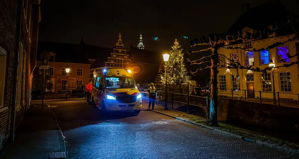 Persoon ernstig gewond op straat - Foto 2