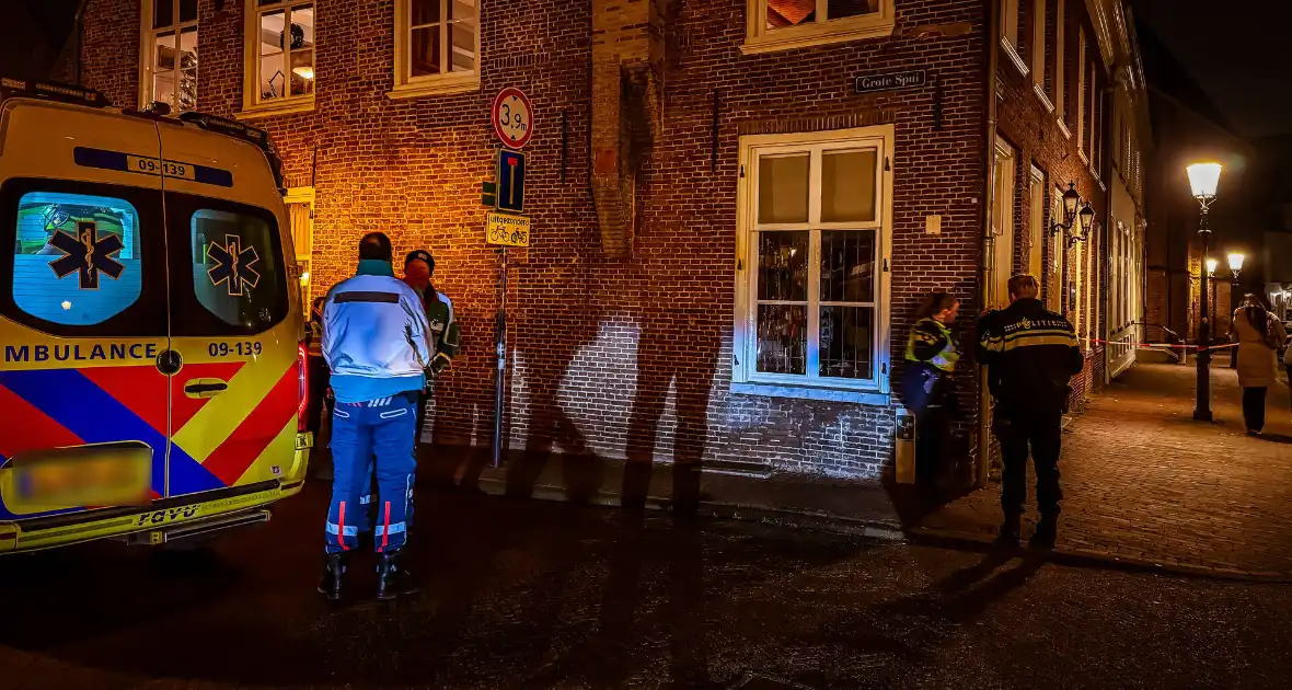 Persoon ernstig gewond op straat - Foto 3