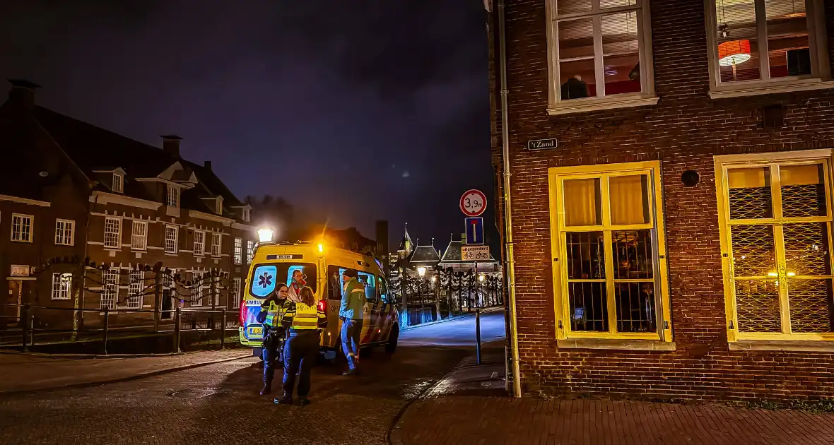 Persoon ernstig gewond op straat - Foto 4