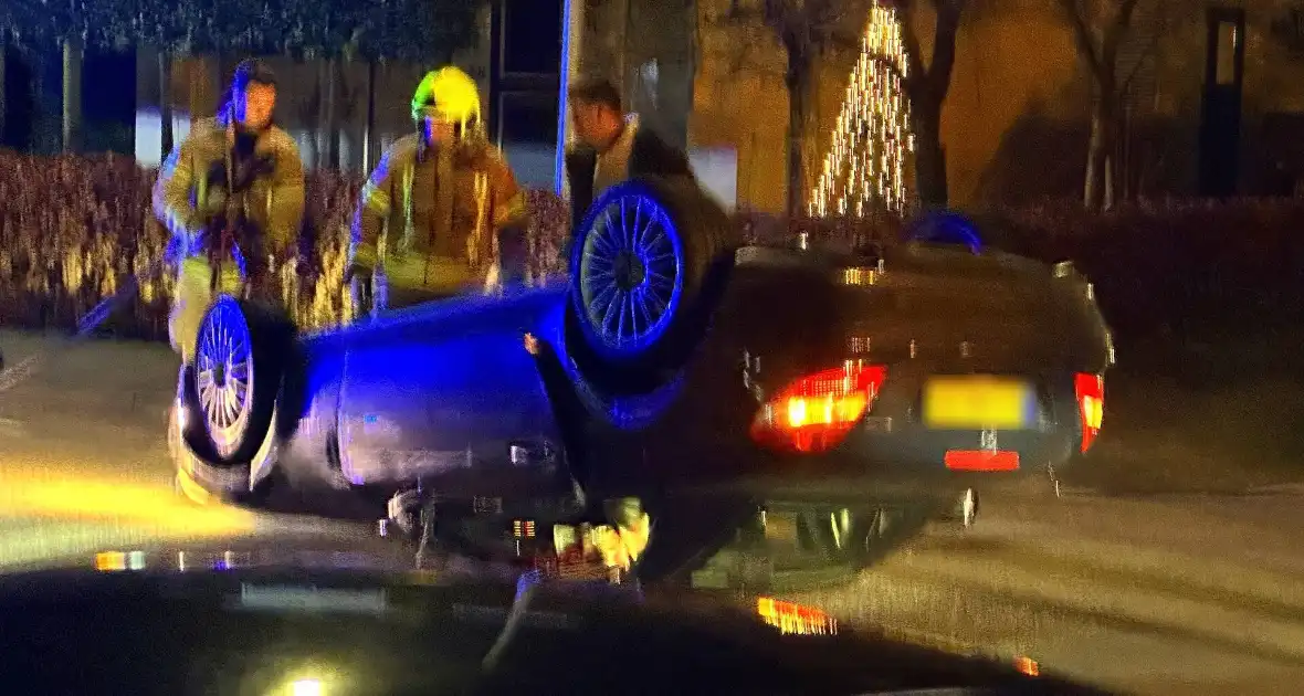 Automobilist vliegt over de kop - Foto 2