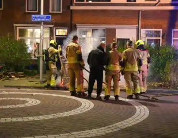 Aanhouding en woning doorzocht nadat persoon vuurwerk in vuurton gooit