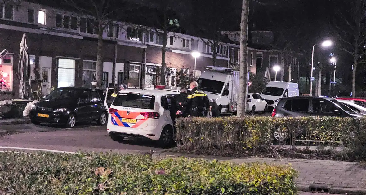 Aanhouding en woning doorzocht nadat persoon vuurwerk in vuurton gooit - Foto 2