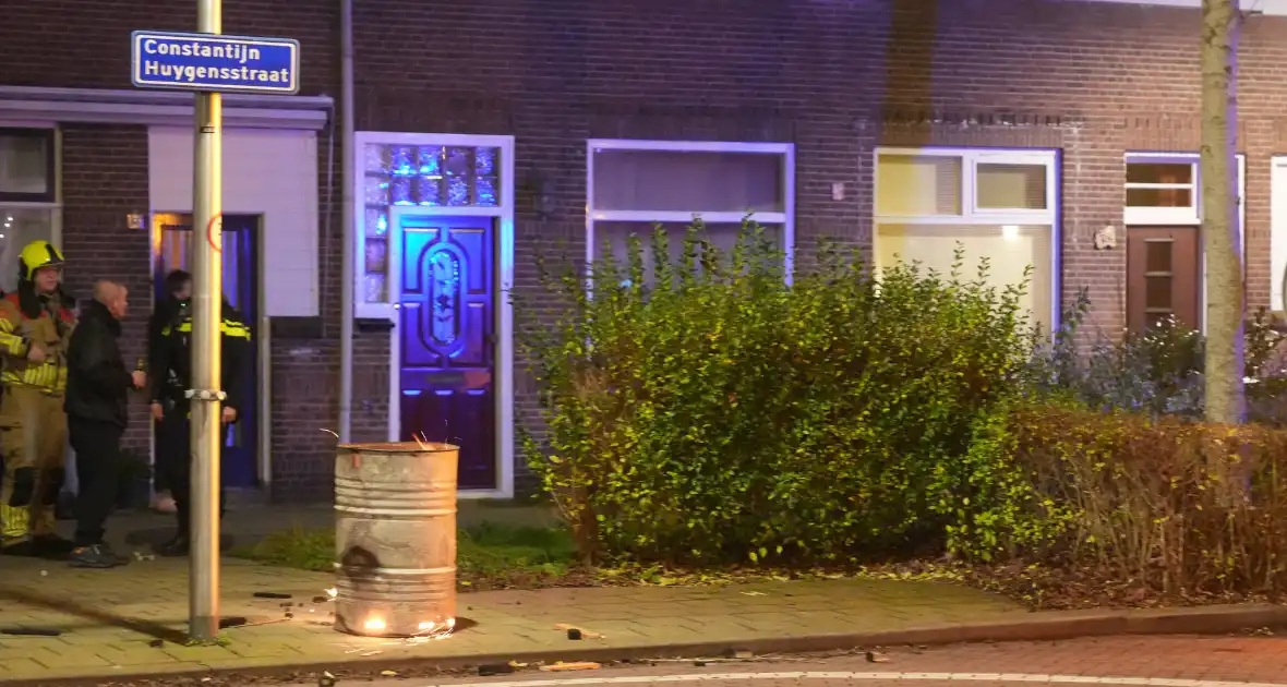 Aanhouding en woning doorzocht nadat persoon vuurwerk in vuurton gooit - Foto 4