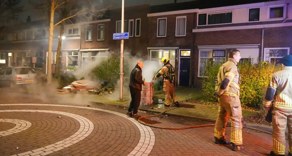 Aanhouding en woning doorzocht nadat persoon vuurwerk in vuurton gooit - Foto 6