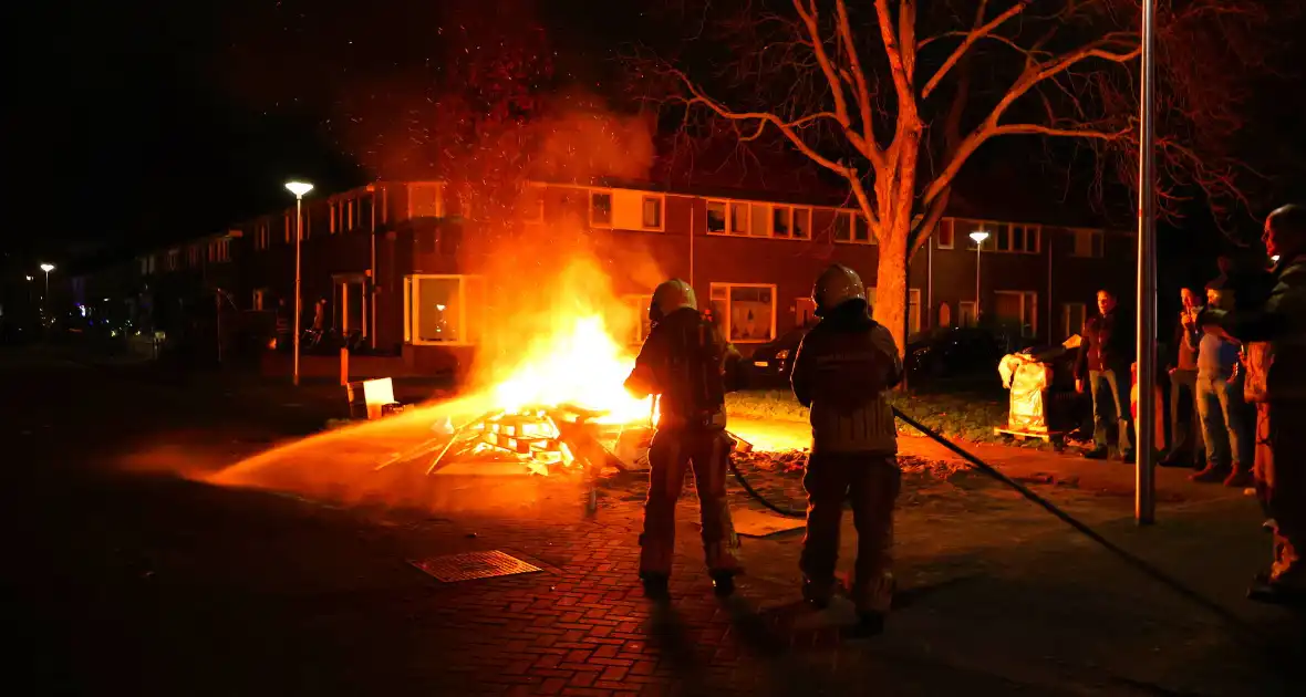 Twee afvalbranden achter elkaar door brandweer geblust - Foto 5