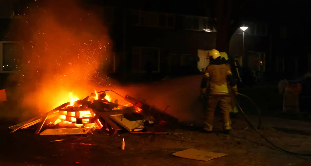 Twee afvalbranden achter elkaar door brandweer geblust - Foto 7