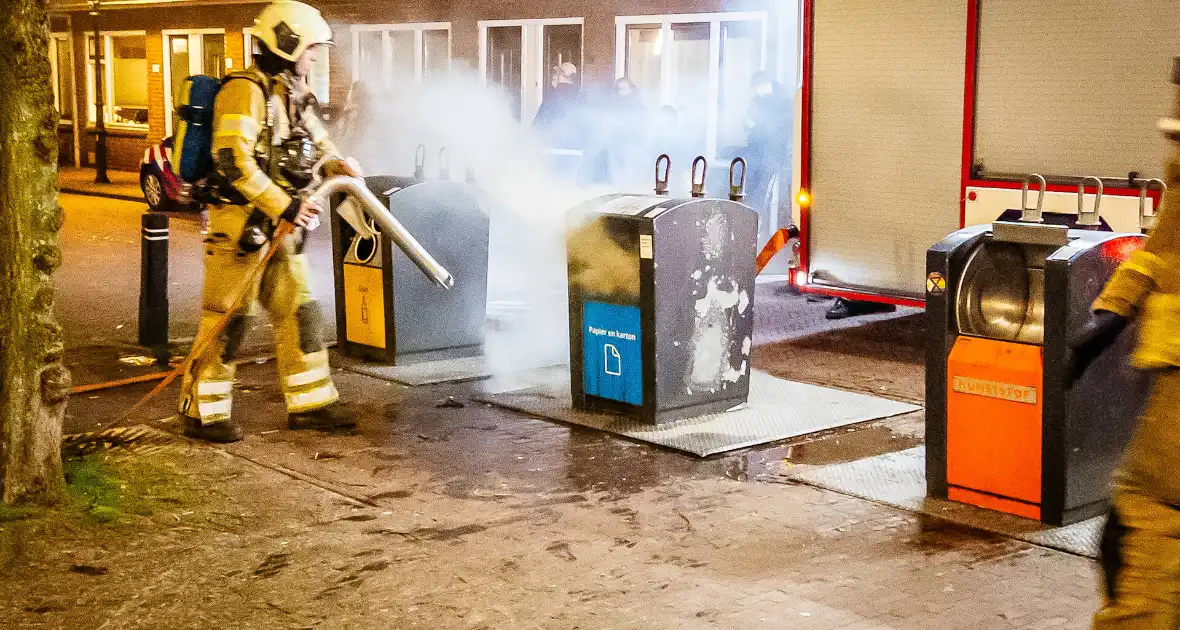 Brandweer laat ondergrondse container vollopen - Foto 7