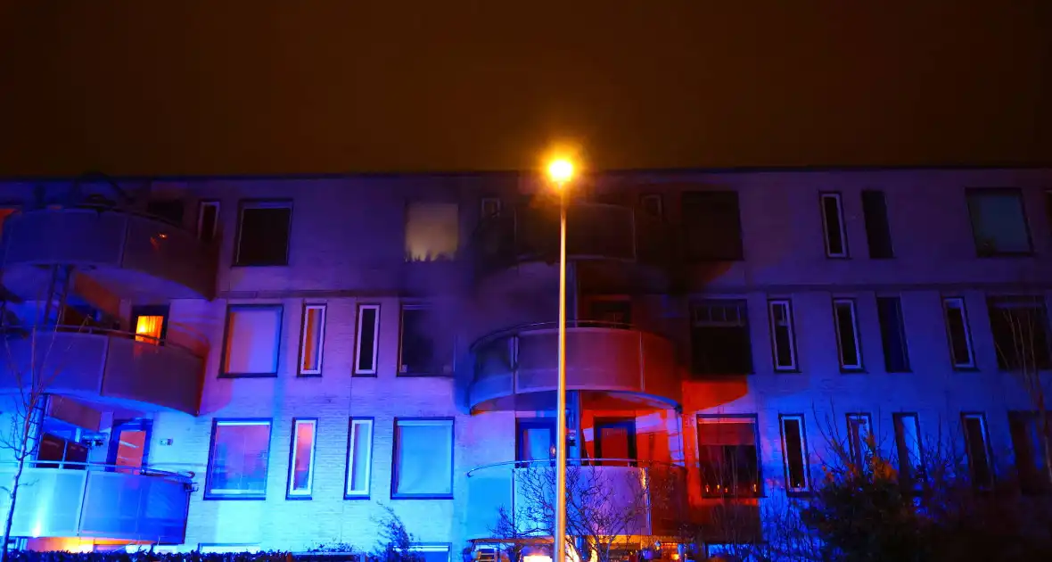 Balkons zwartgeblakerd na brand in appartement - Foto 5