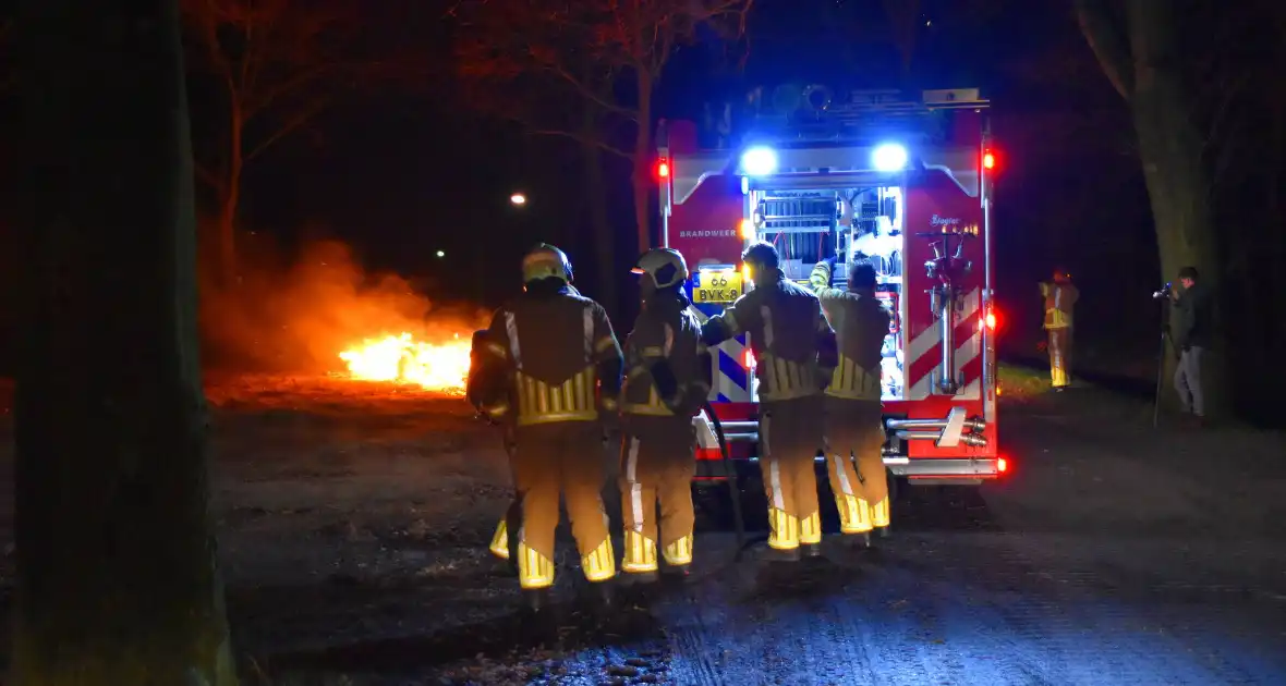 Caravan tot grond toe afgebrand - Foto 3