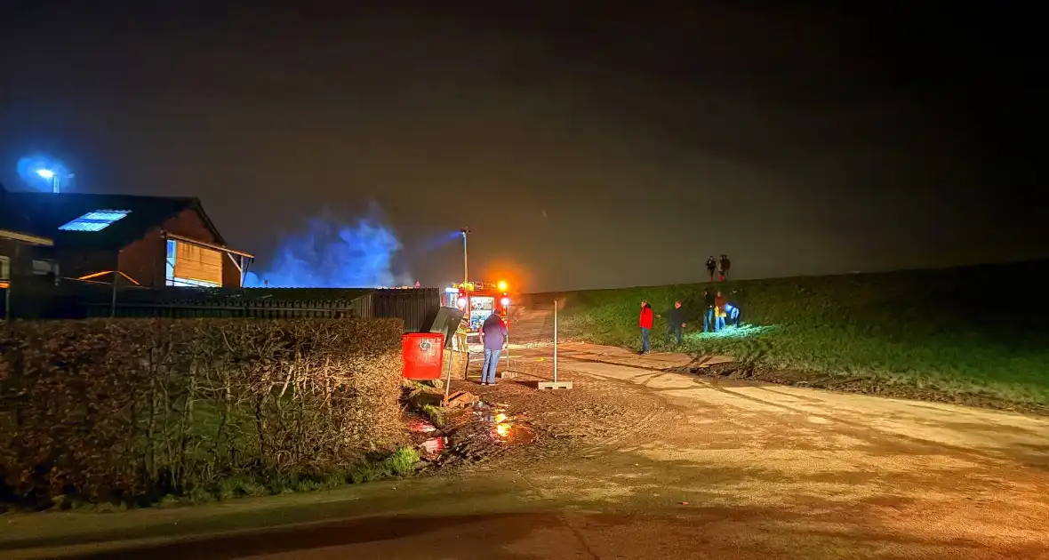 Vuur uit ton slaat over naar schuur - Foto 1