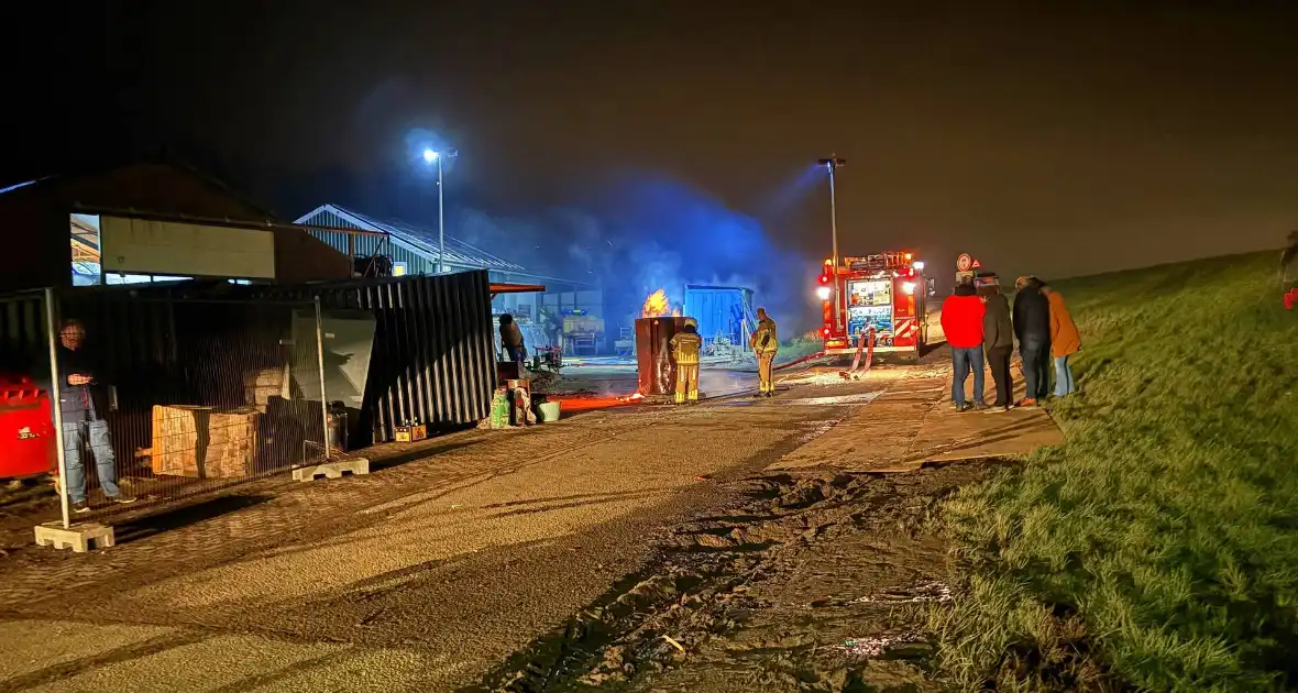 Vuur uit ton slaat over naar schuur - Foto 2