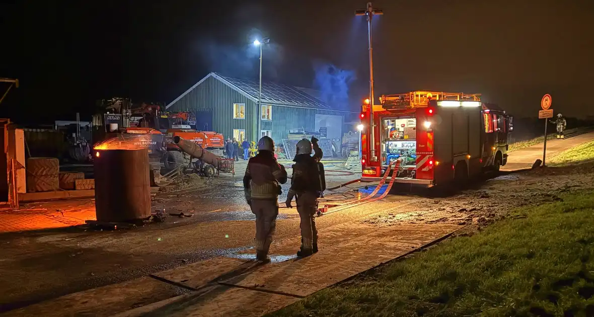 Vuur uit ton slaat over naar schuur - Foto 3