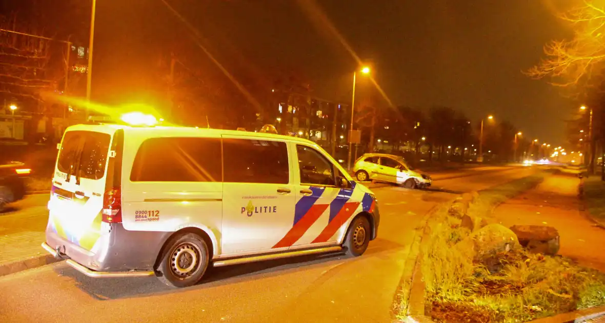 Auto zwaar beschadigd bij ongeval - Foto 1