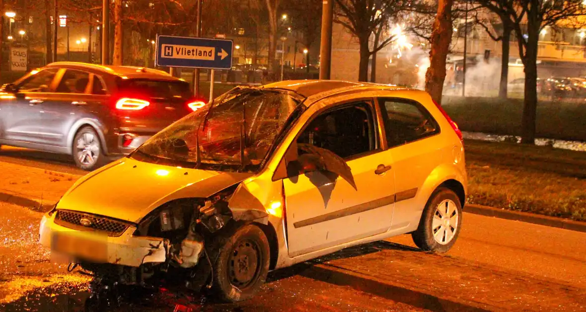 Auto zwaar beschadigd bij ongeval - Foto 5