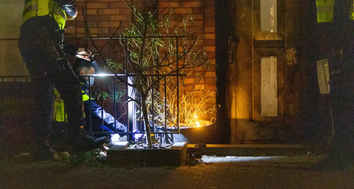 Onderzoek naar brandend object bij woning - Foto 1