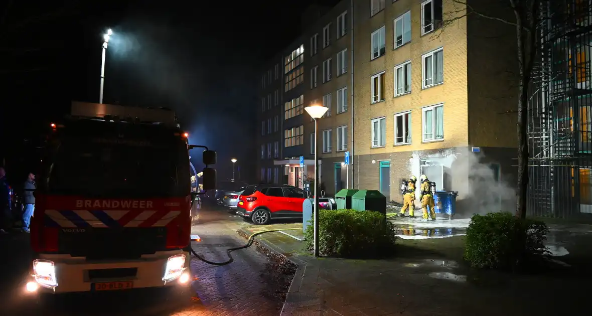 Brandweer blust brand in berging - Foto 2