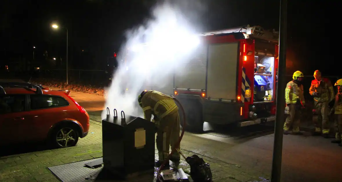 Vuurwerk veroorzaakt brand in ondergrondse vuilcontainer