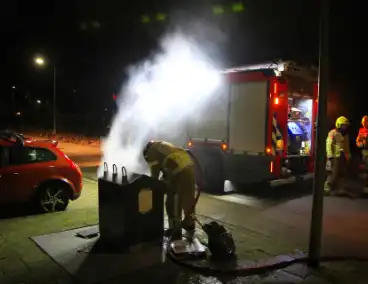 Vuurwerk veroorzaakt brand in ondergrondse vuilcontainer