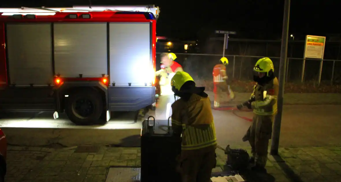 Vuurwerk veroorzaakt brand in ondergrondse vuilcontainer - Foto 5