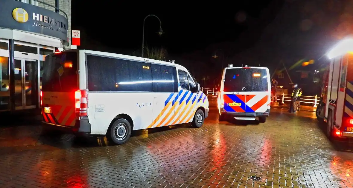 Brand op kruising onder politie begeleiding geblust - Foto 5