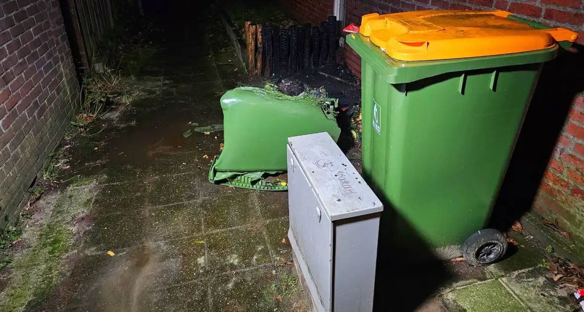 Kliko met olie in brand tegen woning