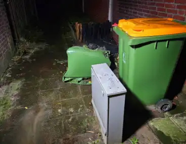 Kliko met olie in brand tegen woning