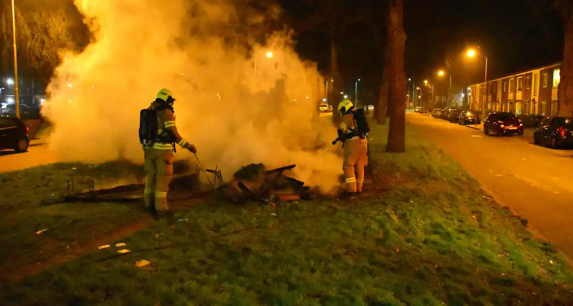 Brandweer blust hoop afval - Foto 4