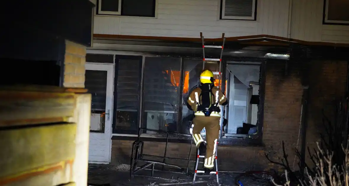 Woningen beschadigd door brand in bijgebouw