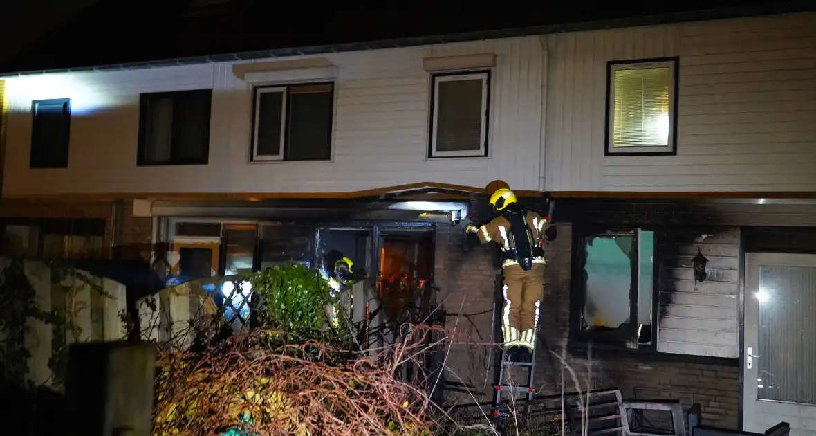 Woningen beschadigd door brand in bijgebouw - Foto 9