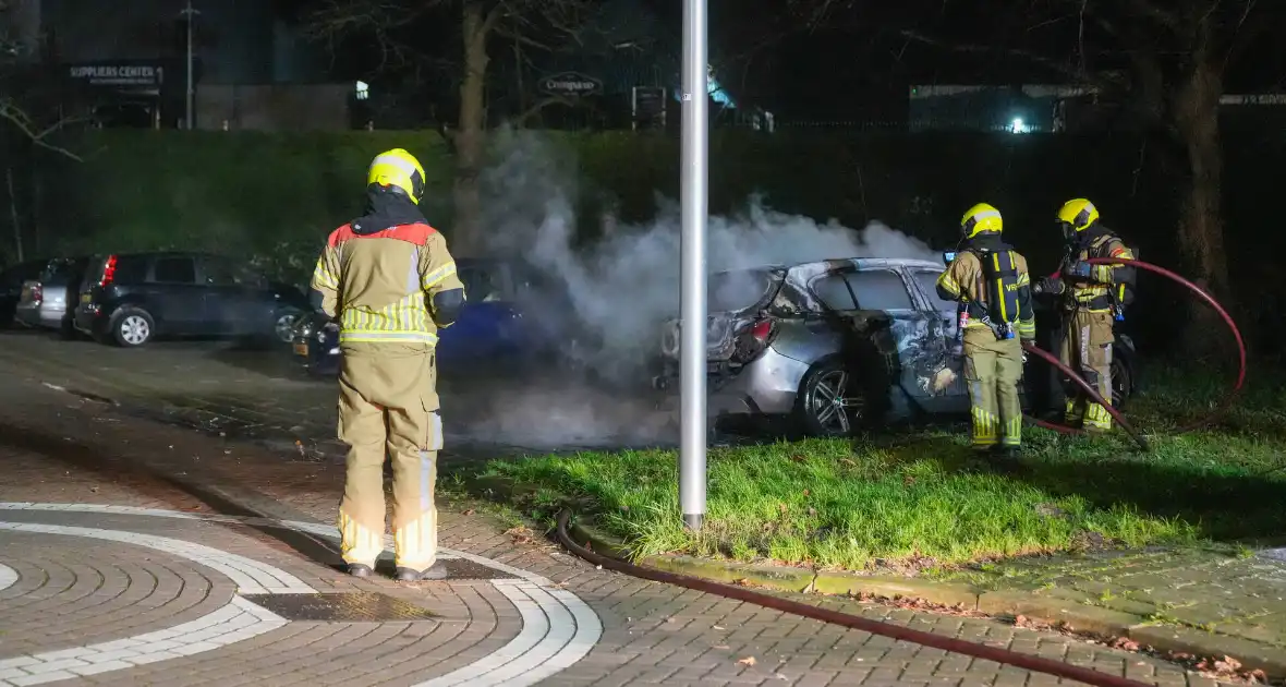 Auto volledig uitgebrand, politie onderzoekt oorzaak - Foto 10