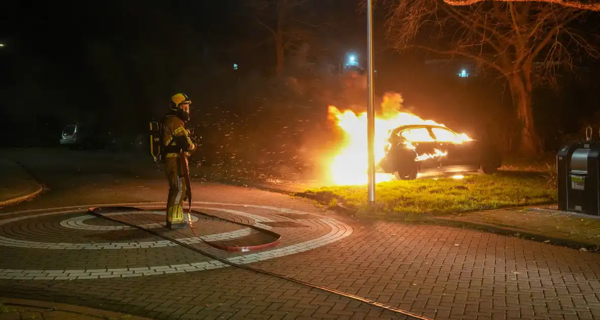 Auto volledig uitgebrand, politie onderzoekt oorzaak - Foto 5