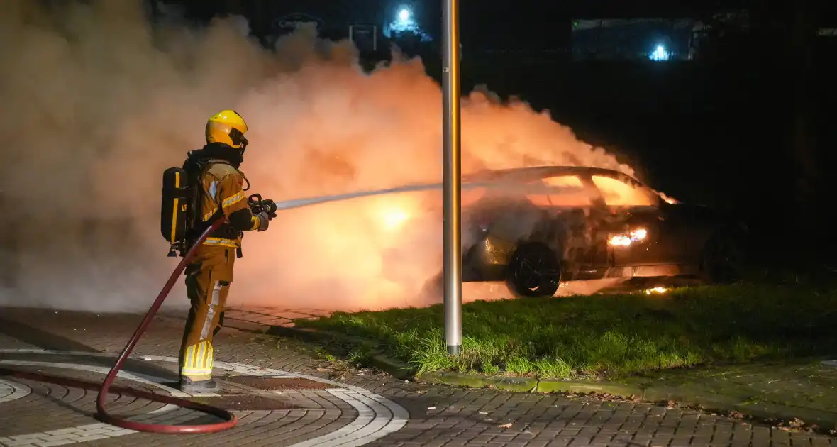 Auto volledig uitgebrand, politie onderzoekt oorzaak - Foto 6