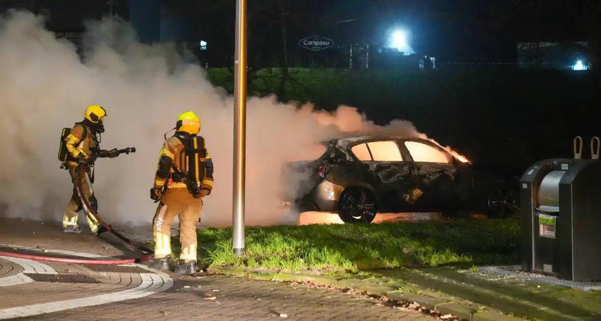 Auto volledig uitgebrand, politie onderzoekt oorzaak - Foto 7