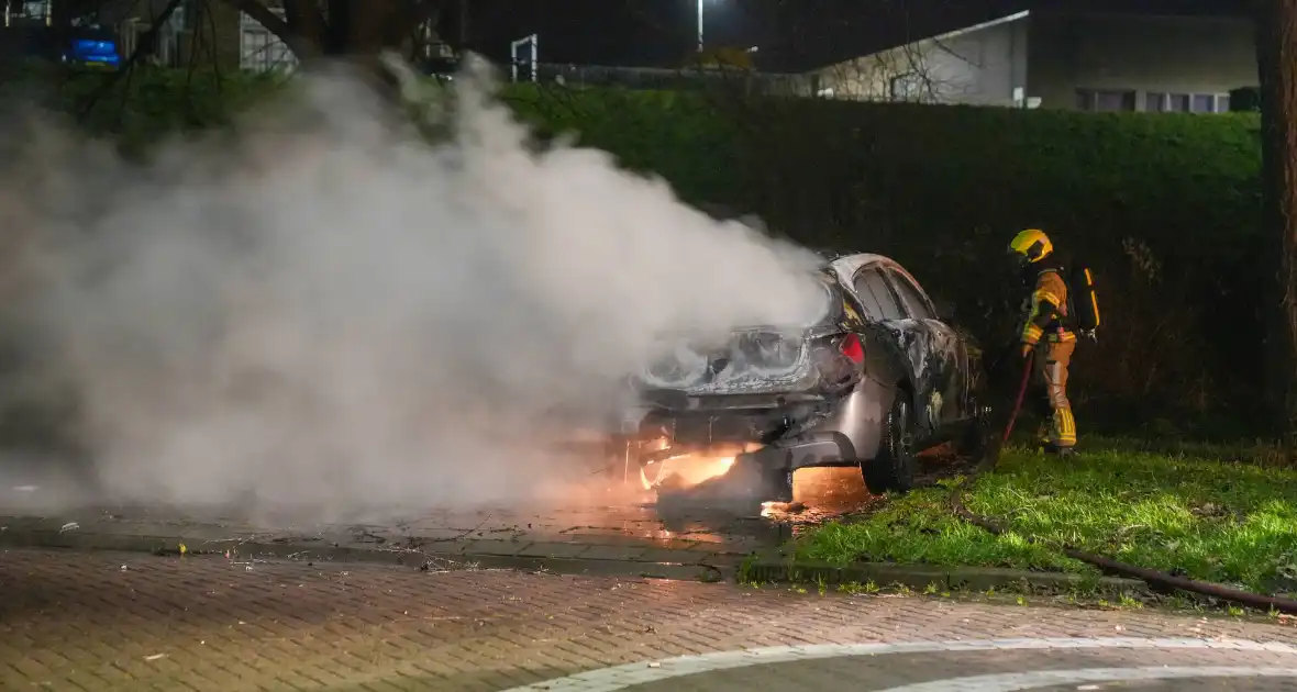 Auto volledig uitgebrand, politie onderzoekt oorzaak - Foto 9