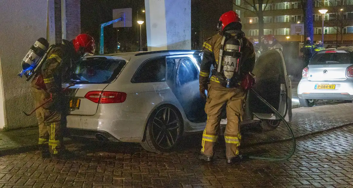 Auto door brand verwoest