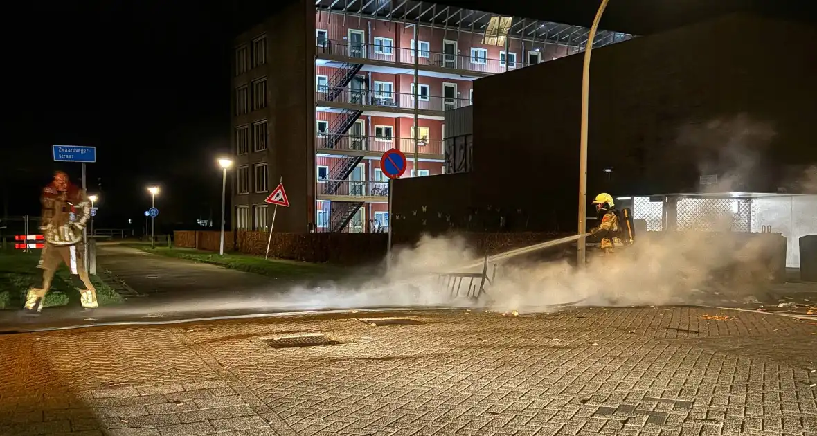 Branden tuinmeubilair geblust door brandweer - Foto 1