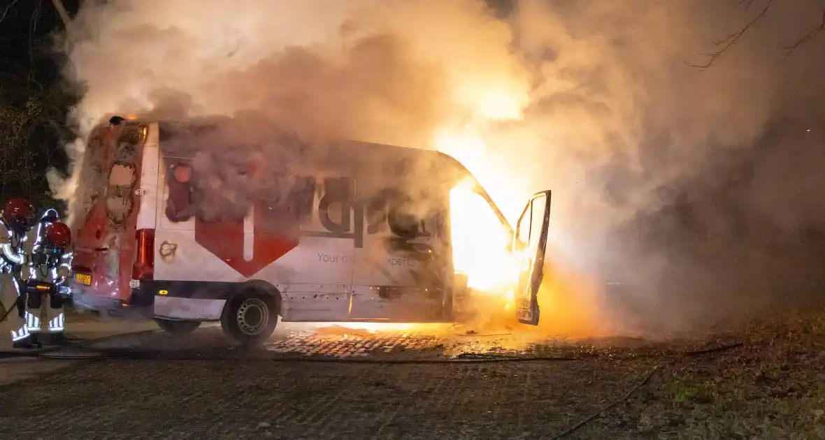 Bestelbus DPD door brand verwoest - Foto 10