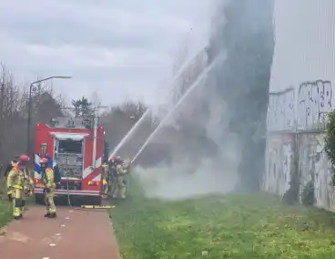 Begroeiing tegen pand in brand