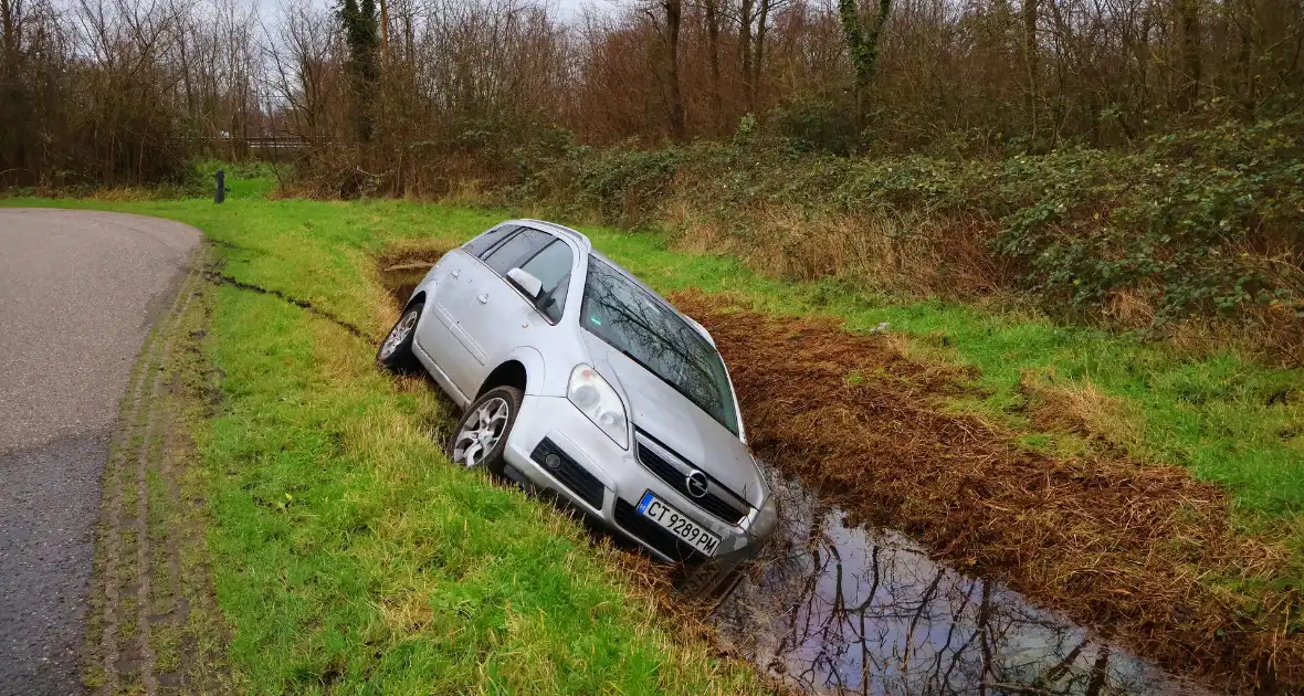 Te water geraakte auto achtergelaten - Foto 7