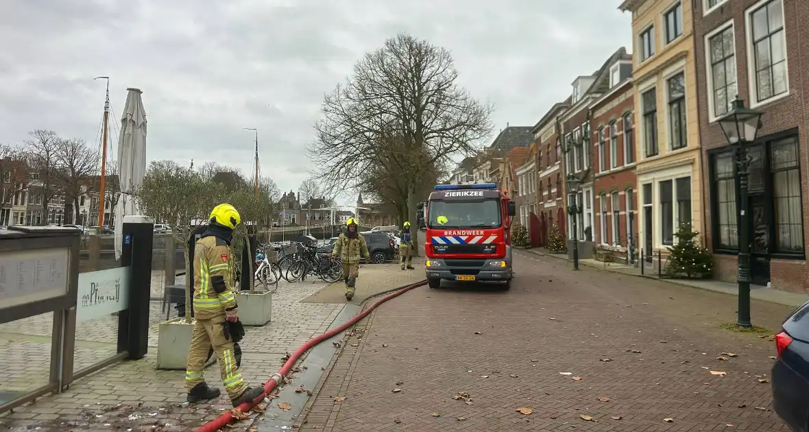 Brandweer ook op nieuwjaarsmiddag bezig met containerbrand - Foto 2