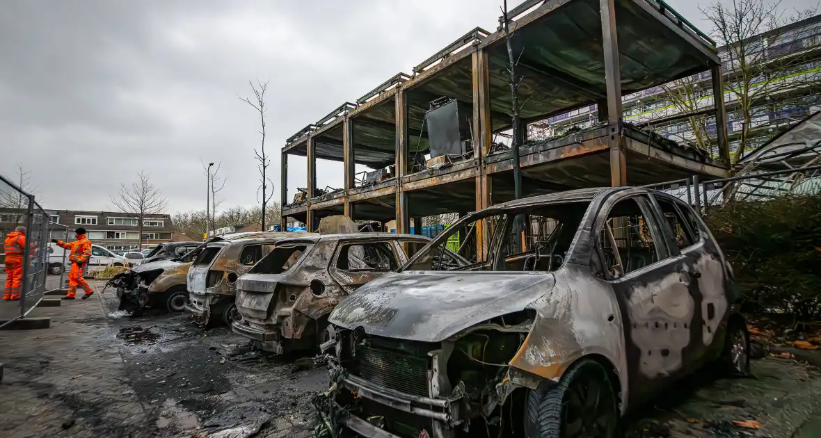 Enorme schade na grote brand in bouwketen