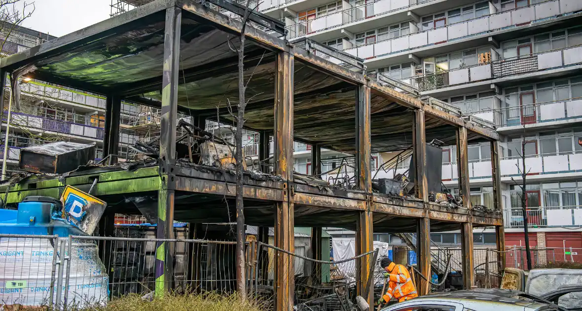 Enorme schade na grote brand in bouwketen - Foto 2