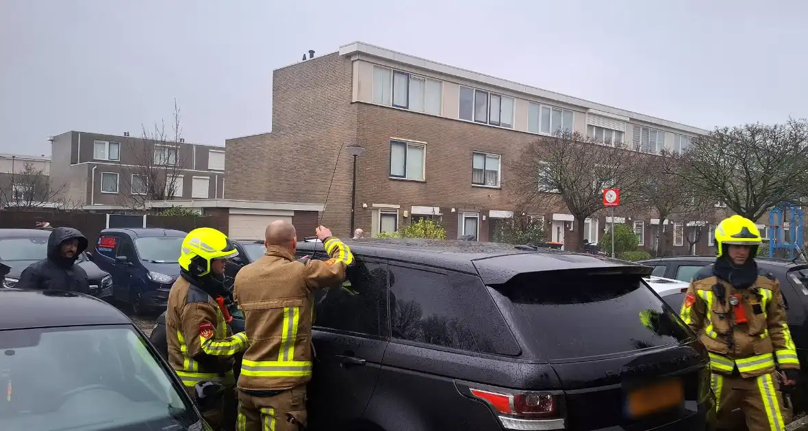 Kinderen opgesloten in auto - Foto 3