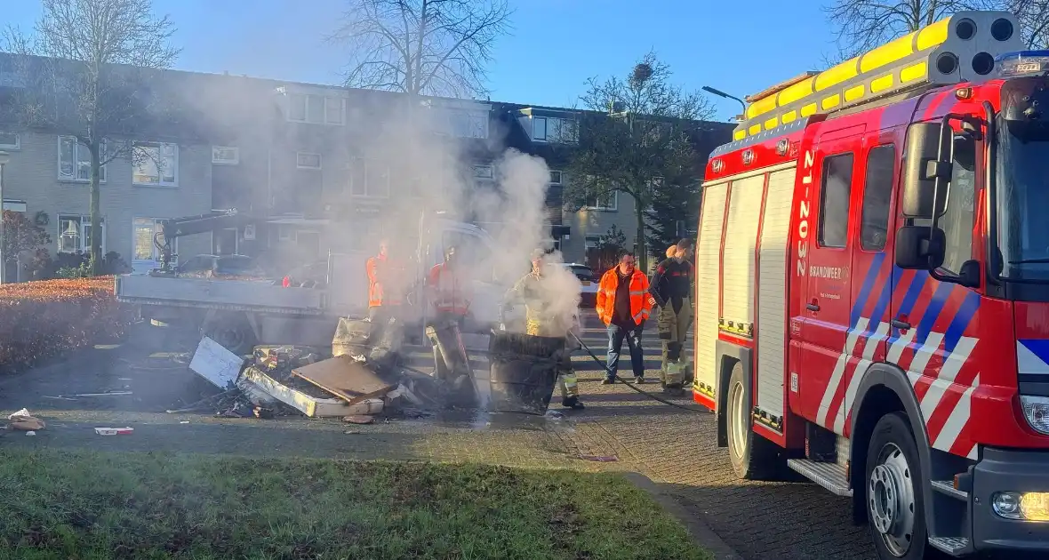 Brand in opgehaald vuurwerkafval snel geblust - Foto 2