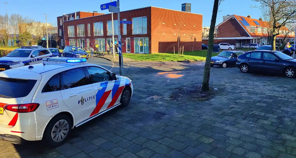 Auto en fietser botsen op elkaar - Foto 2