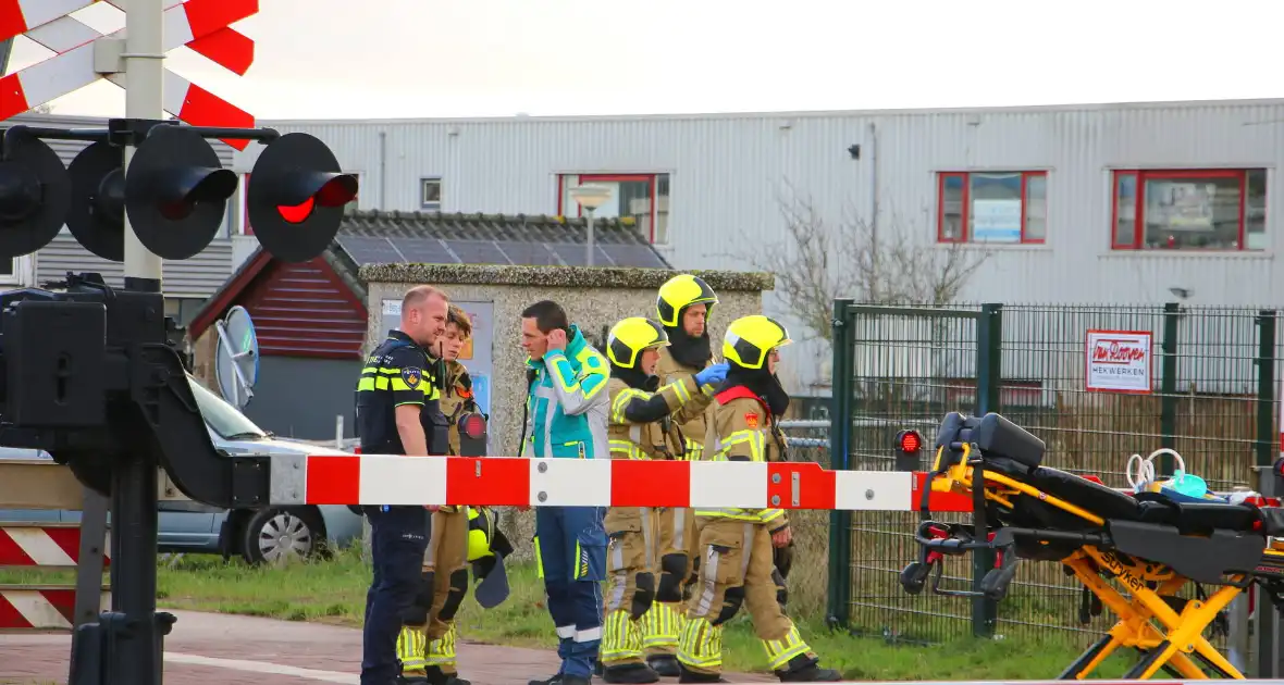 Ernstige aanrijding op spoorwegovergang - Foto 2