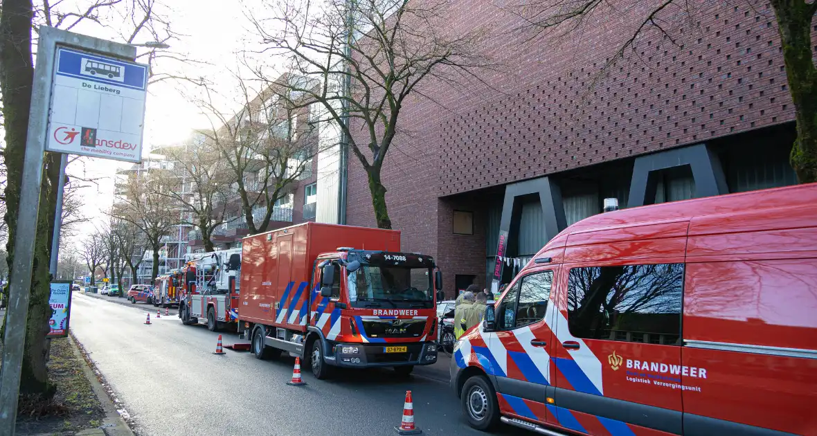 Zwembad ontruimd om sterke chloorlucht - Foto 11