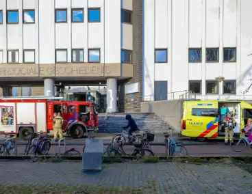 Monteur blust brand zelf tijdens werkzaamheden